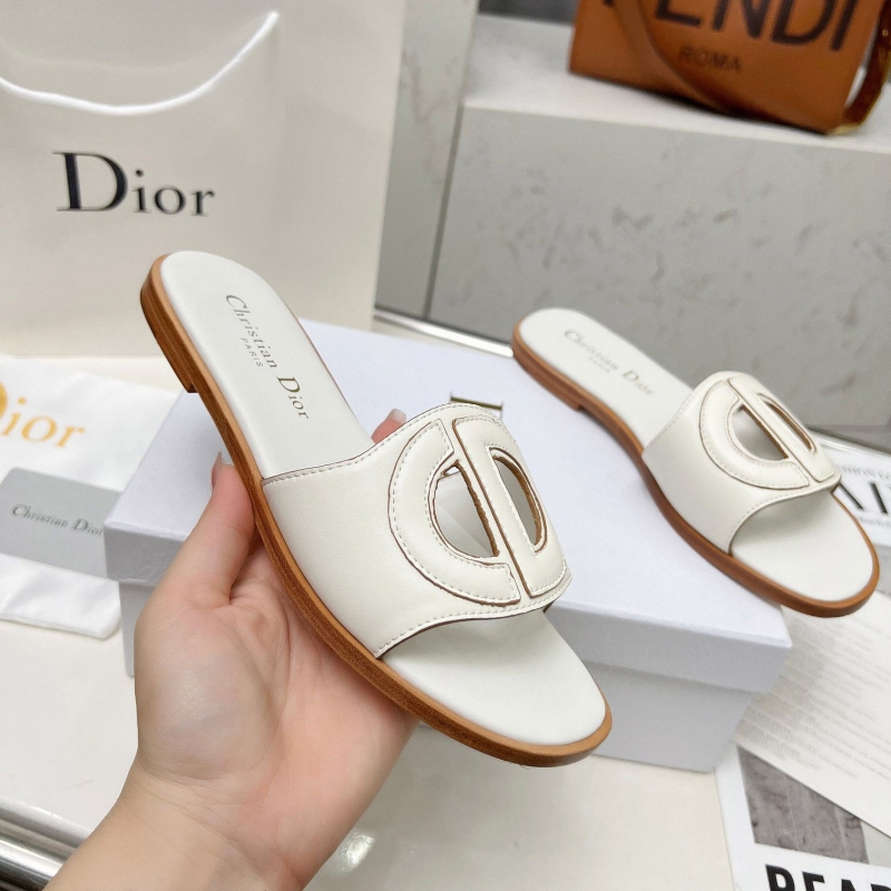 Ce**e slippers